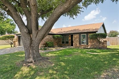 6633 N Park Drive, Watauga TX 76148 - Photo 2