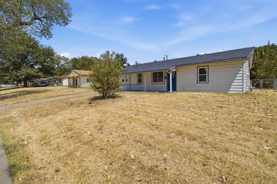 804 Aransas Drive, Euless TX 76039 - Photo 3