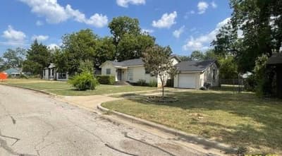2332 Glencrest Drive, Fort Worth TX 76119 - Photo 3