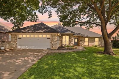 10200 Fieldcrest Drive, Benbrook TX 76126