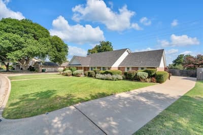 4412 Fiesta Circle E, Fort Worth TX 76133 - Photo 2