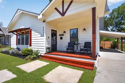 2511 Gladstone Drive, Dallas TX 75211