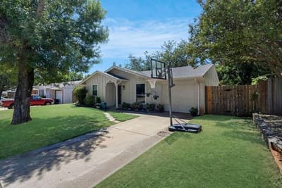 1215 Aransas Drive, Euless TX 76039 - Photo 4