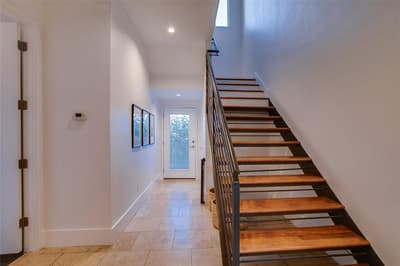 433 Trinity River Circle, Dallas TX 75203 - Photo 2