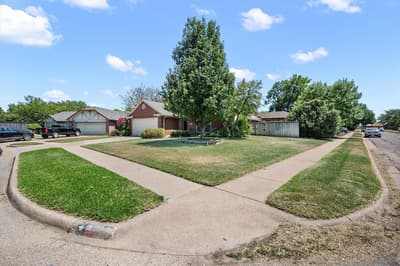 4209 Worth Forest Drive, Arlington TX 76016 - Photo 2