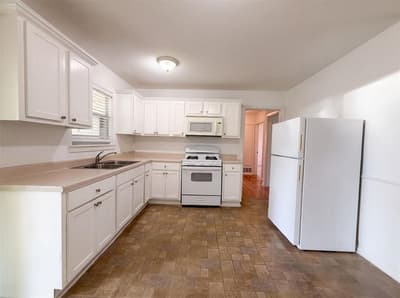2609 Brockbank Drive, Irving TX 75062 - Photo 2