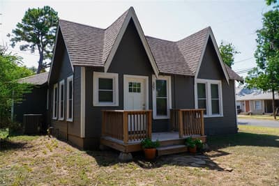 307 N Robinson Street, Cleburne TX 76031 - Photo 2