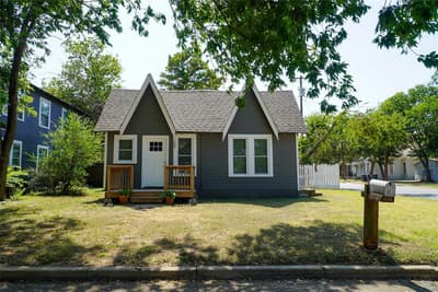 307 N Robinson Street, Cleburne TX 76031