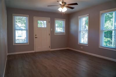 307 N Robinson Street, Cleburne TX 76031 - Photo 4