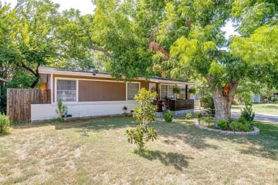 702 Lombardy Lane, Arlington TX 76013 - Photo 2