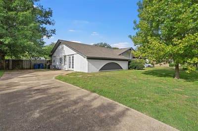 129 Texas Avenue, Hewitt TX 76643 - Photo 2