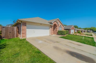 6004 Summerfield, Arlington TX 76018 - Photo 2