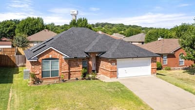 621 Creekview Drive, Burleson TX 76028 - Photo 2