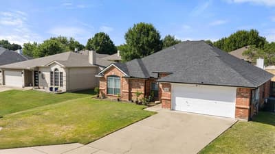 621 Creekview Drive, Burleson TX 76028 - Photo 3