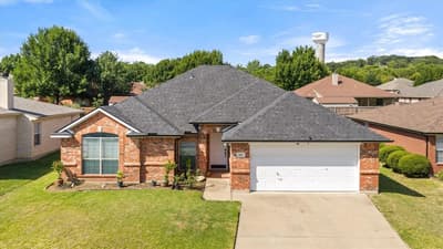 621 Creekview Drive, Burleson TX 76028