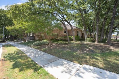 1919 Creek Wood Drive, Arlington TX 76006 - Photo 2