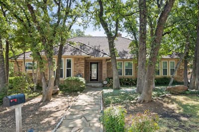 1919 Creek Wood Drive, Arlington TX 76006