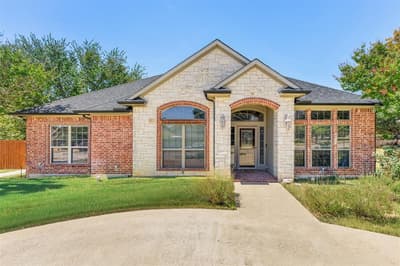 1010 Williams Street, Ennis TX 75119 - Photo 2