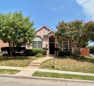 409 Crestview Point Drive, Lewisville TX 75067 - Photo 2