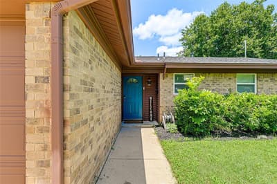 2009 Meadow Glen, Irving TX 75060 - Photo 2