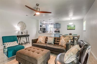2009 Meadow Glen, Irving TX 75060 - Photo 3