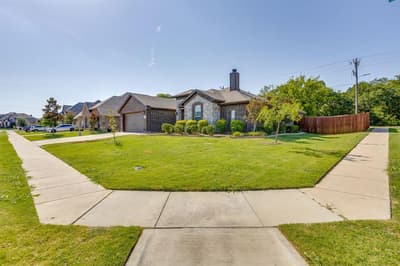 1533 Grassy Meadows Drive, Burleson TX 76058