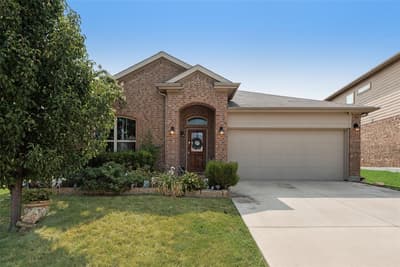 1733 Falling Star Drive, Fort Worth TX 76052 - Photo 2