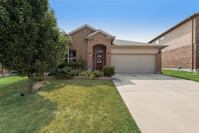 1733 Falling Star Drive, Fort Worth TX 76052 - Photo 3