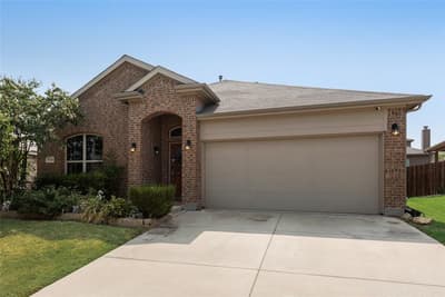 1733 Falling Star Drive, Fort Worth TX 76052