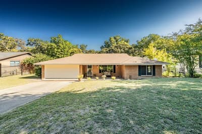 300 Shoreline Drive, Azle TX 76020