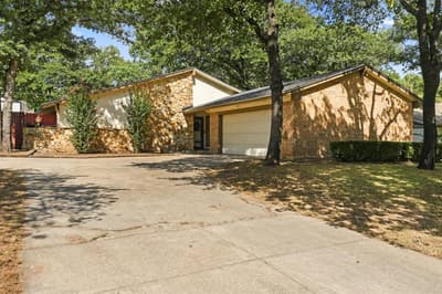 4609 Rockland Drive, Arlington TX 76016 - Photo 2