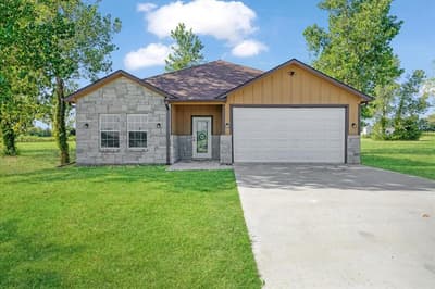 300 Private Road 36008, Honey Grove TX 75446 - Photo 2