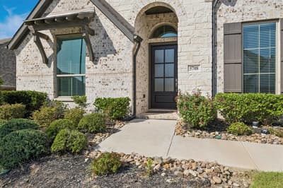 5708 Lake Jackson Drive, Fort Worth TX 76126 - Photo 2