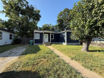 1033 S Hub Street, Sherman TX 75090 - Photo 2