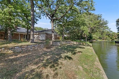 2408 Winewood Lane, Arlington TX 76013