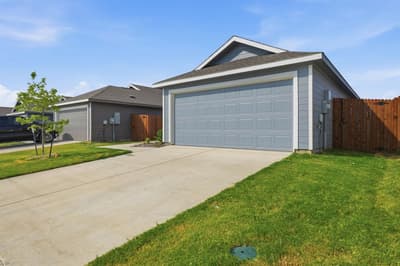205 Poplar Place, Wilmer TX 75172 - Photo 2