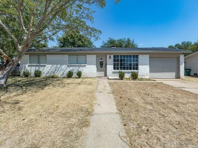 321 E Pine Street, Jacksboro TX 76458 - Photo 2