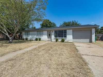 321 E Pine Street, Jacksboro TX 76458 - Photo 3