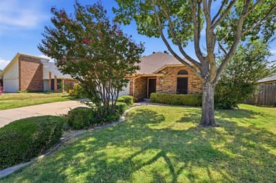 6207 Declaration Drive, Arlington TX 76002 - Photo 3