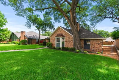 342 Hillcroft Drive, Duncanville TX 75137 - Photo 2