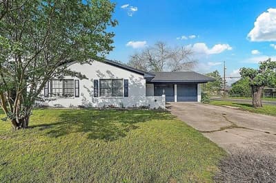 300 S Joyce Street, Lacy Lakeview TX 76705
