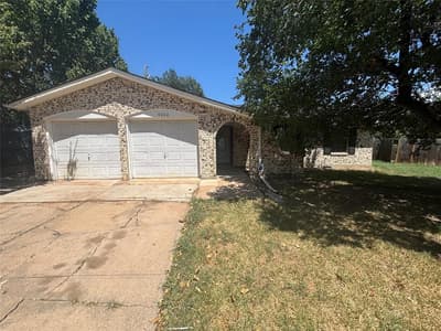 4002 Fairbanks Court, Irving TX 75062 - Photo 2