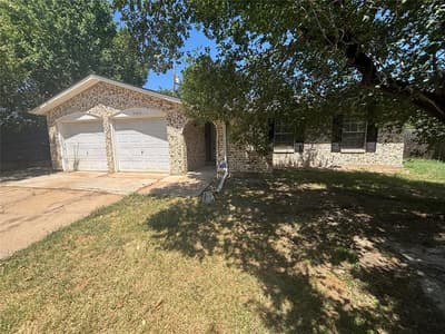 4002 Fairbanks Court, Irving TX 75062 - Photo 3