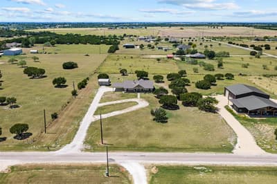 717 Dove Hill Lane, China Spring TX 76633 - Photo 2
