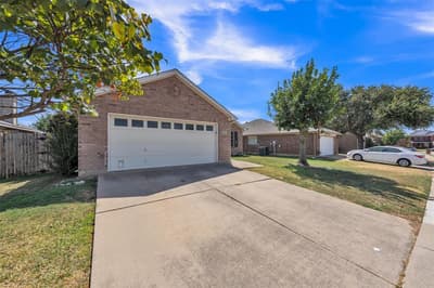 808 Flamingo Drive, Saginaw TX 76131 - Photo 2