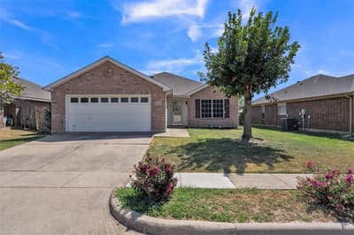 808 Flamingo Drive, Saginaw TX 76131