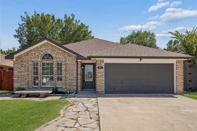 617 Forest Oaks Drive, Grand Prairie TX 75052