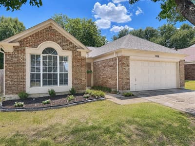 800 Bracken Place, Arlington TX 76017 - Photo 2