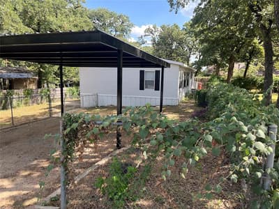 4322 Bradley Lane, Arlington TX 76017 - Photo 3