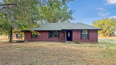 697 County Road 166, Whitesboro TX 76273